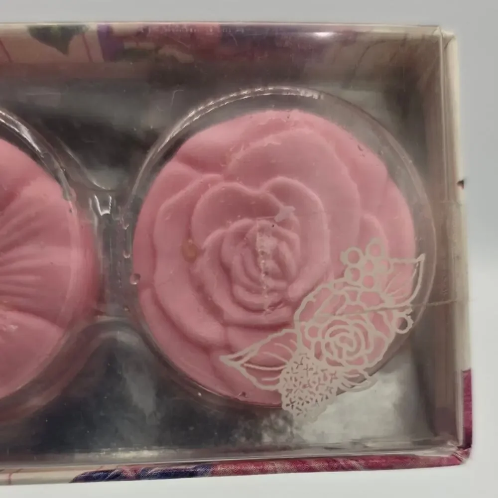 NEW Vintage 1970/80 DuCair Victorian Blossoms 5 Flower Shaped Decorative Soaps